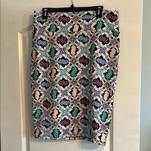 LuLaRoe White and Black Pencil Skirt Knee-length for Work